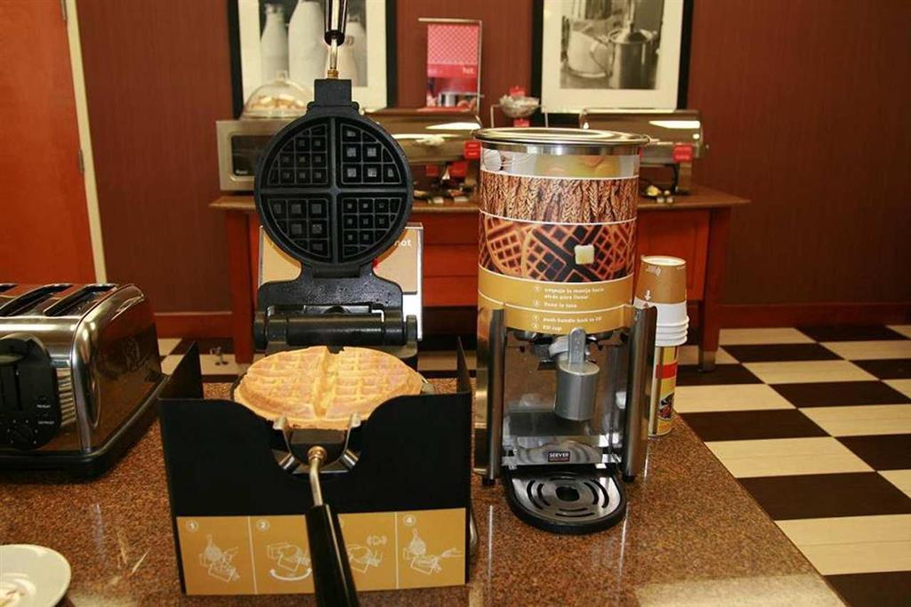 Hampton By Hilton Reynosa Zona Industrial Hotell Restaurant bilde